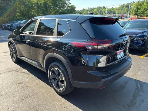 Certified 2025 Nissan Rogue SV AWD/4WD image 5