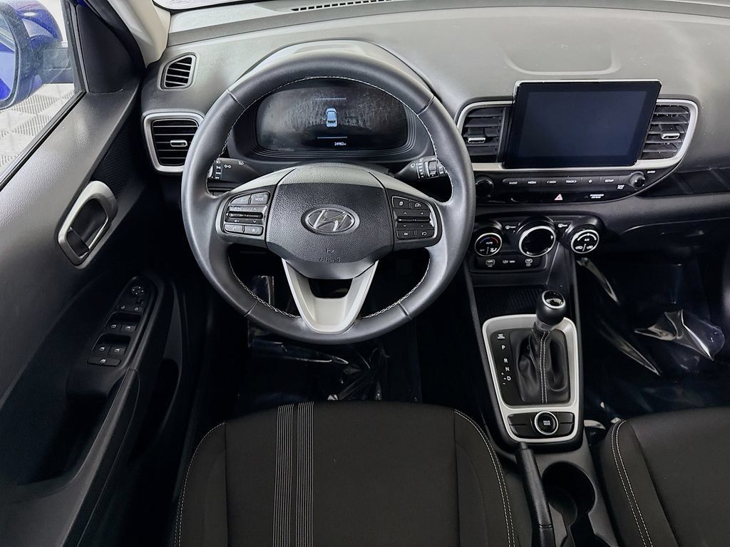 Used 2023 Hyundai Venue SEL FWD image 4