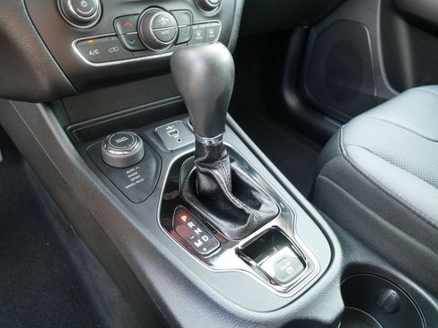 Used 2019 Jeep Cherokee Limited AWD/4WD image 24