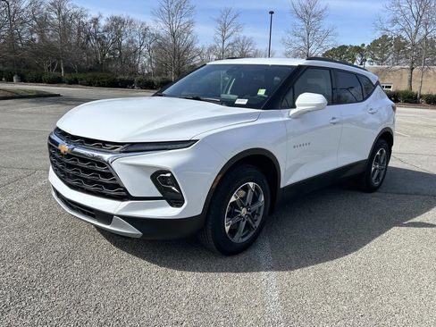 Used 2024 Chevrolet Blazer LT w/ Convenience Package FWD image 3