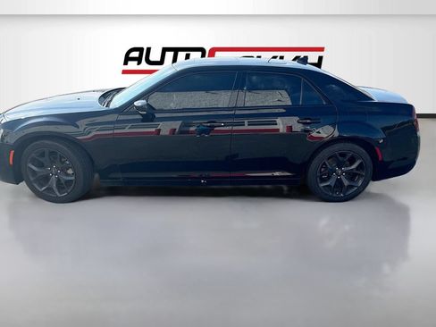 Used 2023 Chrysler 300 S w/ Comfort Group RWD image 4