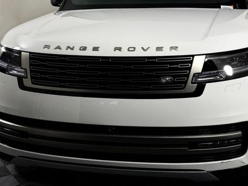 Used 2025 Land Rover Range Rover SE AWD/4WD image 12