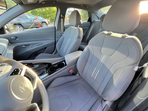 Used 2025 Hyundai Elantra SEL image 37