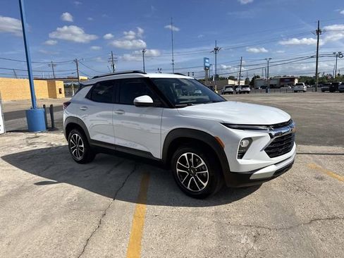 Used 2025 Chevrolet TrailBlazer LT FWD image 6
