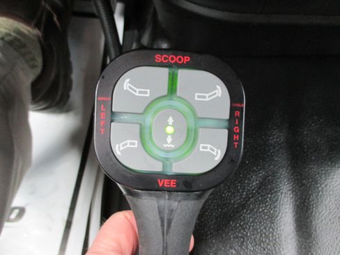 Used 2024 RAM 2500 Tradesman w/ Chrome Appearance Group image 18