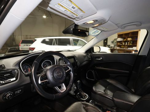 Used 2018 Jeep Compass Limited AWD/4WD image 9