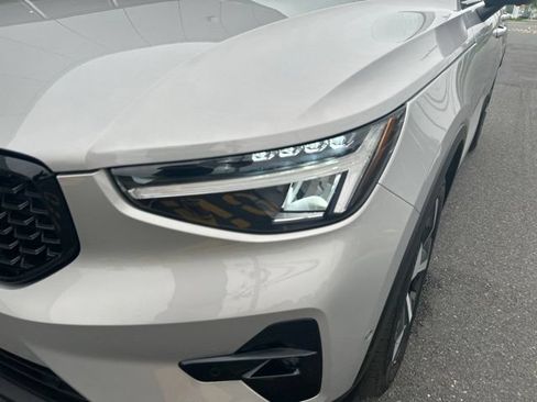 Certified 2025 Volvo XC40 B5 Plus AWD/4WD image 8
