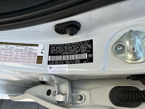 Used 2021 Toyota Corolla SE w/ SE Preferred Package FWD image 27