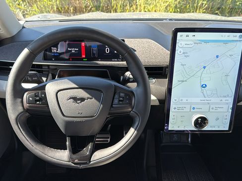 Used 2021 Ford Mustang Mach-E Premium image 28