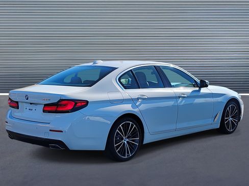 Used 2023 BMW 530i w/ Convenience Package image 3
