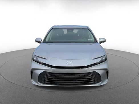 Used 2025 Toyota Camry LE image 5