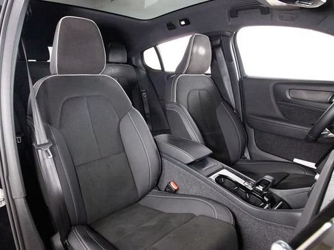 Certified 2023 Volvo C40 P8 Recharge Ultimate w/ Protection Package Premier AWD/4WD image 18