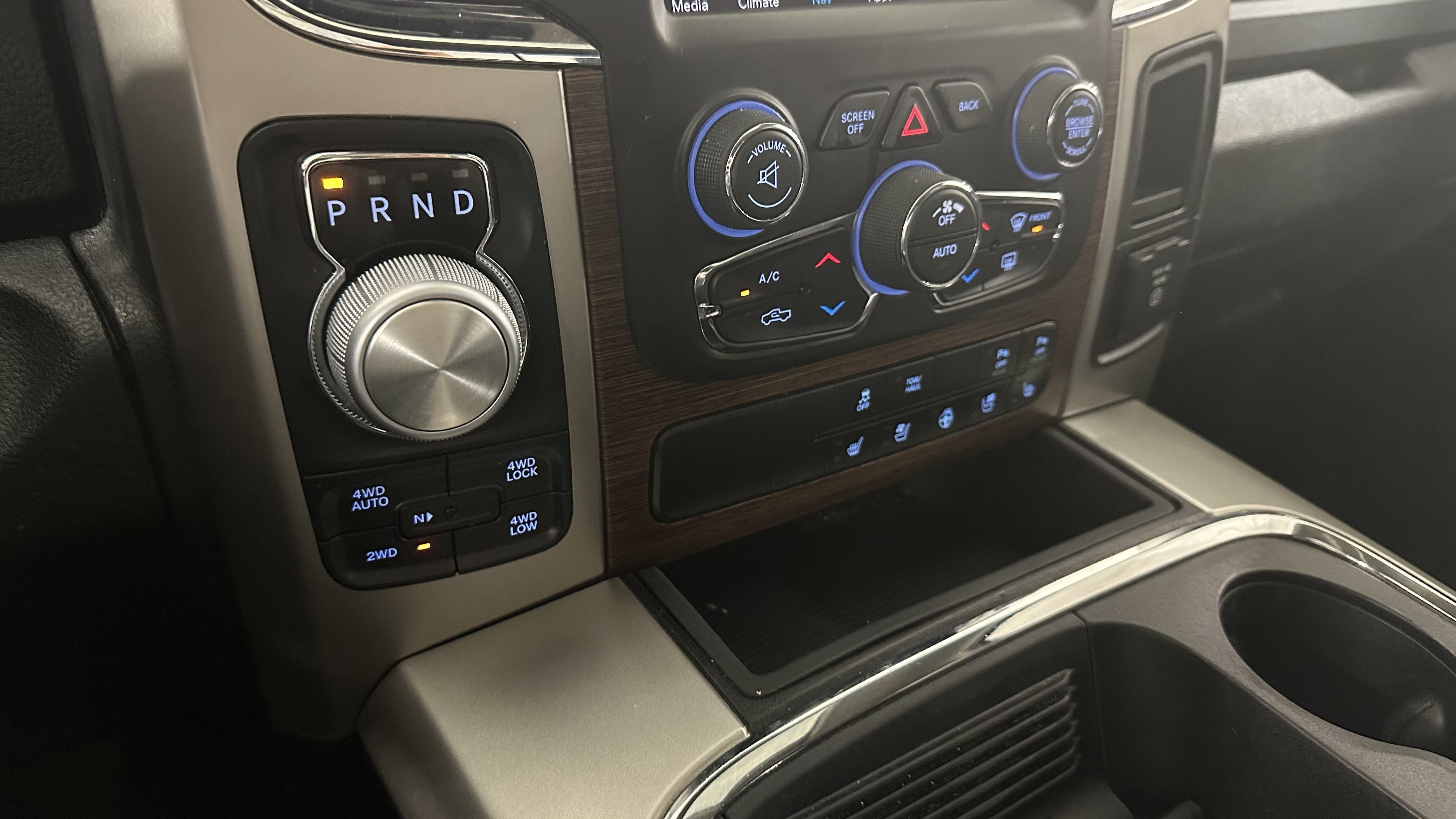 Used 2018 RAM 1500 Laramie w/ Convenience Group AWD/4WD image 27