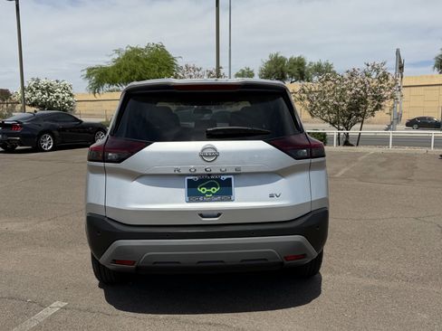 Used 2023 Nissan Rogue SV image 4