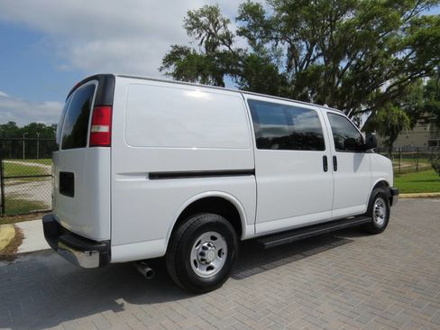 Used 2016 Chevrolet Express 3500 image 31