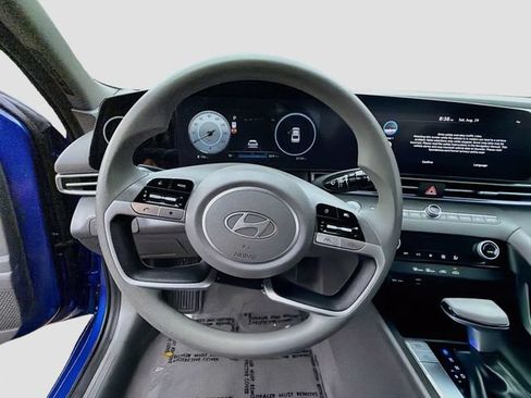 Used 2024 Hyundai Elantra SEL FWD image 11