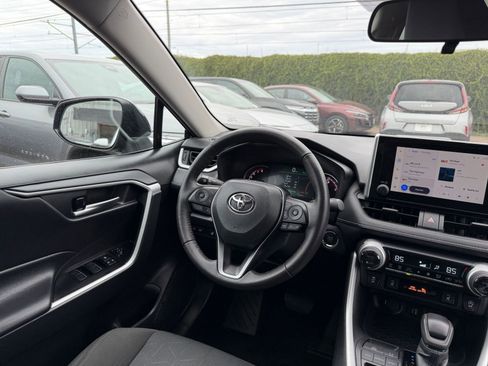 Used 2025 Toyota RAV4 XLE image 34
