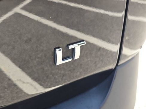 Used 2023 Chevrolet Traverse LT FWD image 9