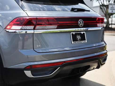 Used 2025 Volkswagen Atlas Cross Sport SE AWD/4WD image 9