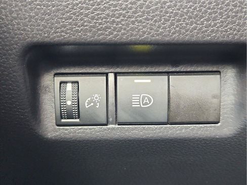 Used 2025 Toyota RAV4 XLE AWD/4WD image 17