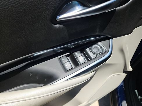 Used 2023 Cadillac XT4 Luxury w/ Cold Weather Package FWD image 21