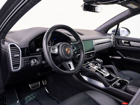 Used 2023 Porsche Cayenne Turbo S AWD/4WD image 4
