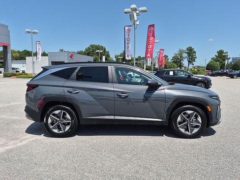 Used 2025 Hyundai Tucson SEL FWD image 2