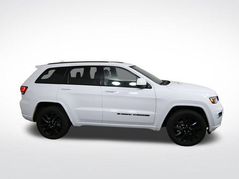 Used 2022 Jeep Grand Cherokee Laredo X AWD/4WD image 2