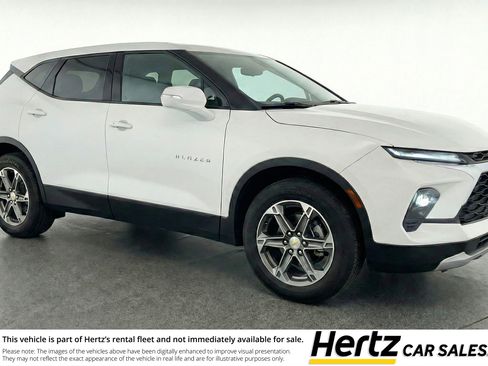 Used 2025 Chevrolet Blazer LT FWD image 1