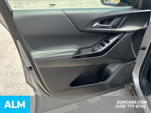 Used 2025 Chevrolet Equinox LT FWD image 11