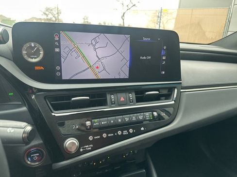 Certified 2022 Lexus ES 300h w/ Premium Package image 14