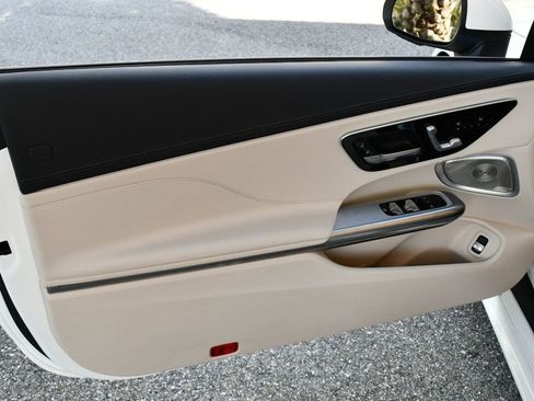 Used 2025 Mercedes-Benz CLE 300 4MATIC Cabriolet image 11
