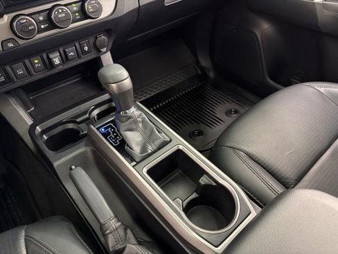 Used 2021 Toyota Tacoma Limited RWD image 18