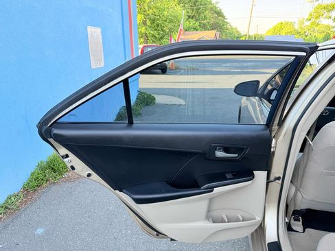 Used 2012 Toyota Camry FWD image 13