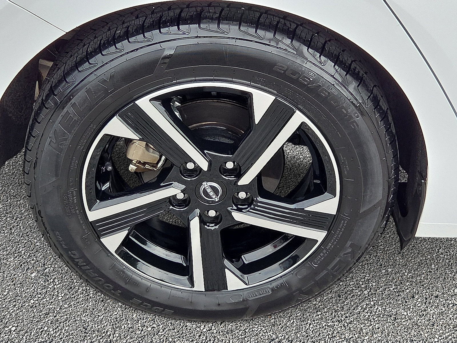 Used 2025 Nissan Sentra SV FWD image 7