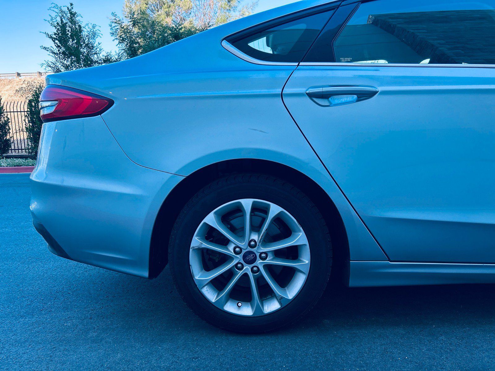 Used 2020 Ford Fusion SE FWD image 14
