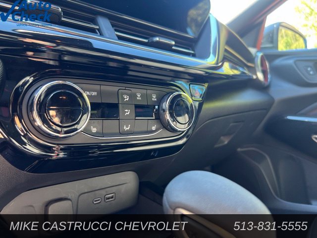 Used 2024 Chevrolet Trax RS w/ Sunroof Package FWD image 8