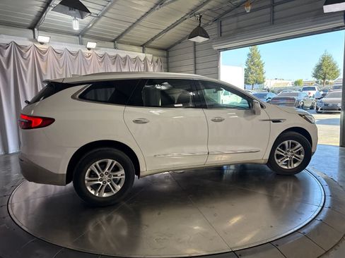 Used 2020 Buick Enclave Essence w/ Sound and Sites Package AWD/4WD image 4