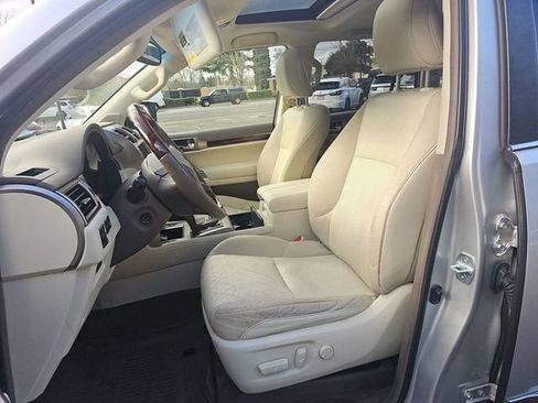 Used 2017 Lexus GX 460 image 9