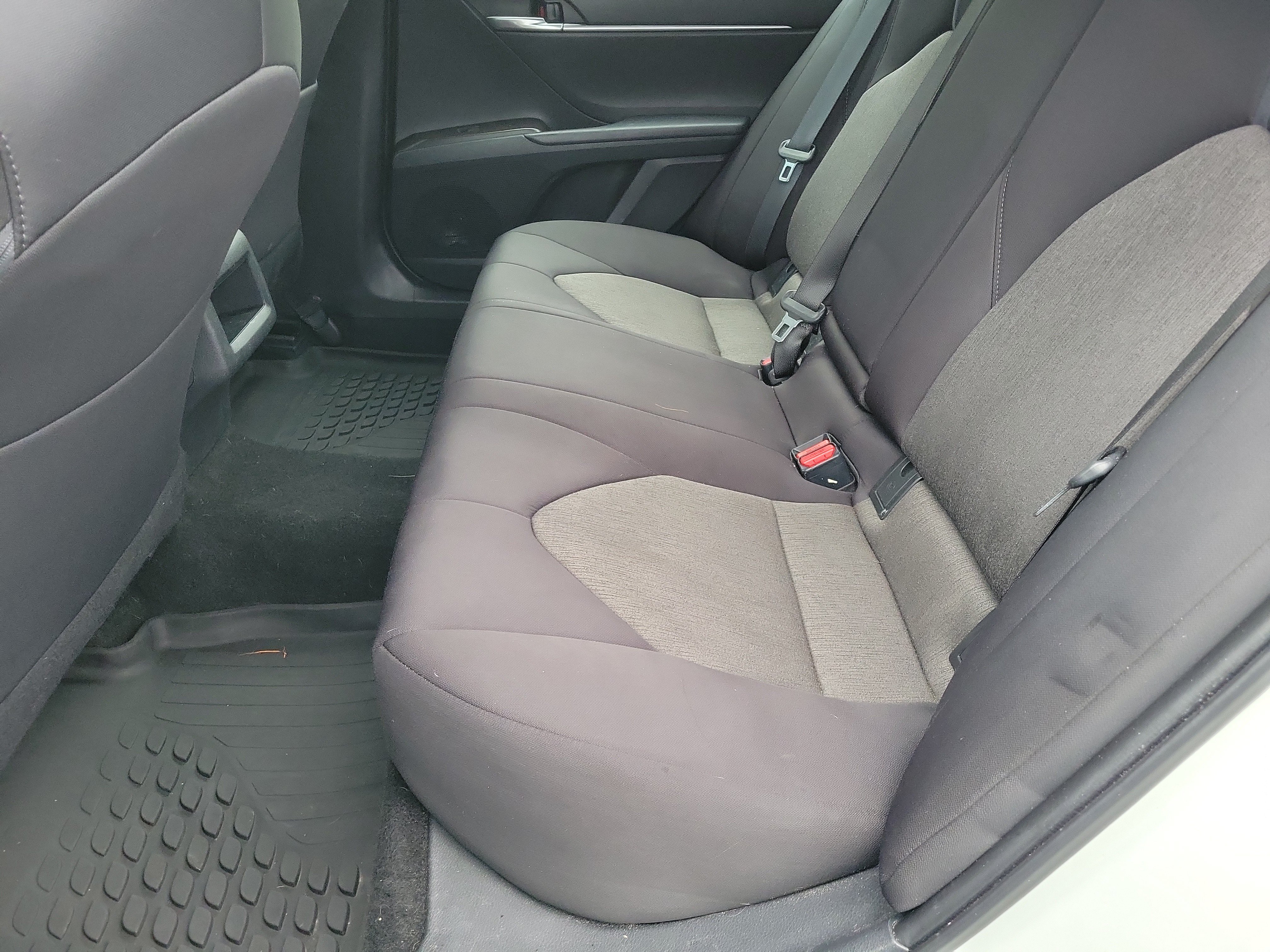 Used 2021 Toyota Camry LE FWD image 11