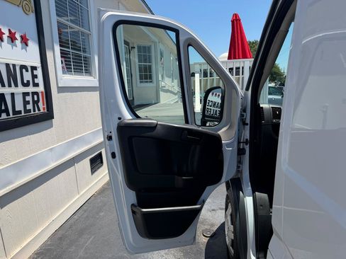 Used 2017 RAM ProMaster 2500 w/ Premium Appearance Group FWD image 7