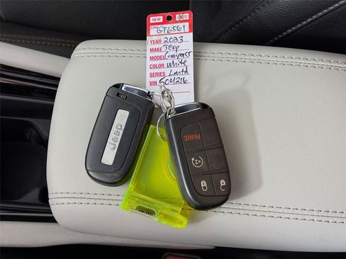 Used 2023 Jeep Compass Limited w/ Sun and Sound Group AWD/4WD image 4