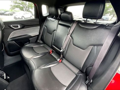 Used 2024 Jeep Compass Latitude AWD/4WD image 19