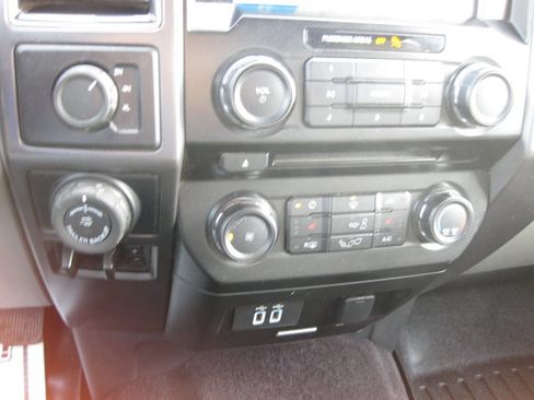 Used 2017 Ford F150 XLT w/ Equipment Group 302A Luxury image 15