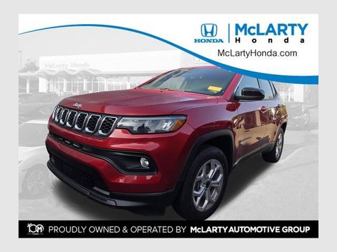 Used 2025 Jeep Compass Latitude AWD/4WD image 1
