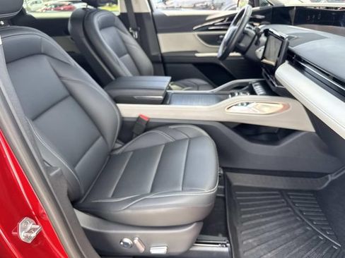 Used 2025 Lincoln Nautilus Premier AWD/4WD image 11