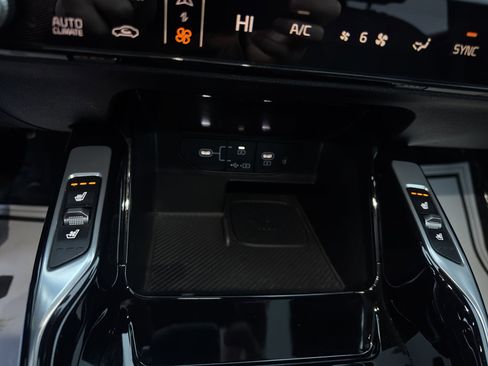 Used 2024 Kia Sorento SX Prestige image 21