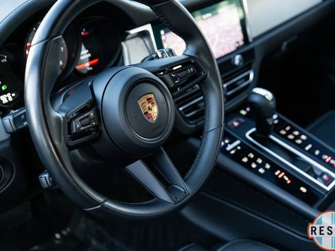 Used 2022 Porsche Macan S AWD/4WD image 36