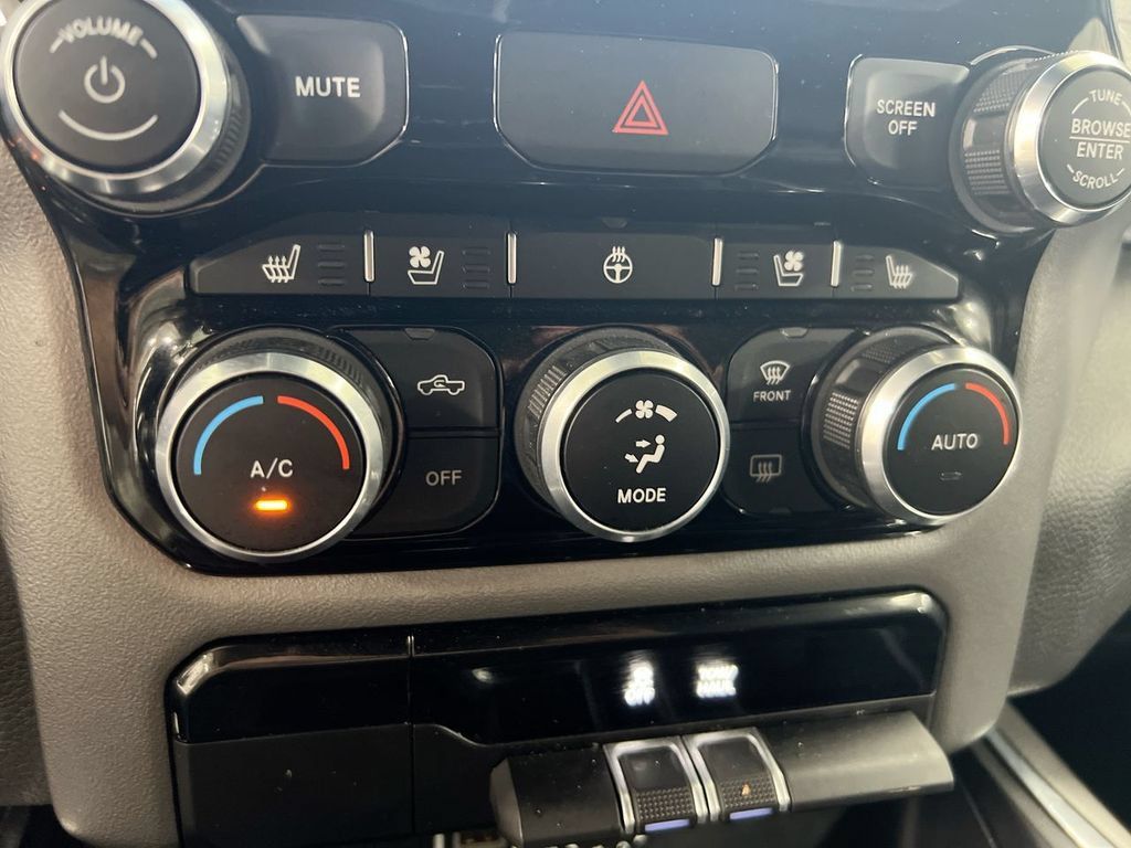 Used 2024 RAM 1500 Laramie AWD/4WD image 17