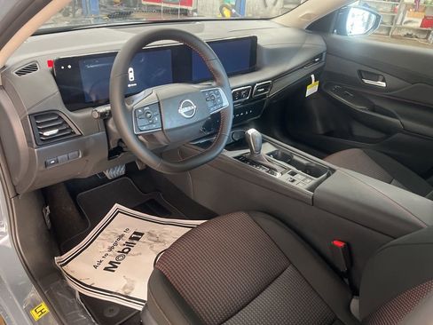 New 2026 Nissan Sentra SR w/ Floor Mat Package FWD image 27